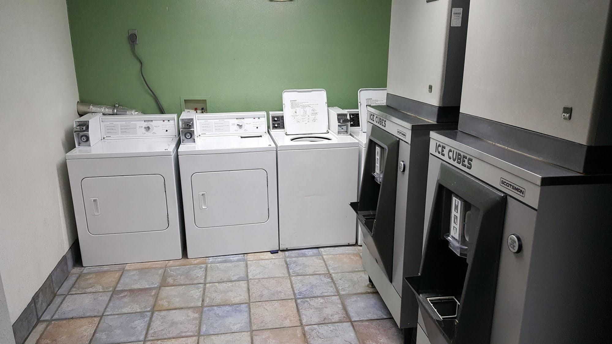 Mentor Home Inn And Suites Esterno foto